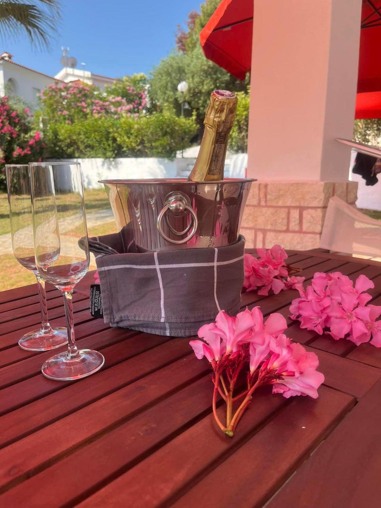 Villa Askamnia And Suites นิกิติ ภายนอก รูปภาพ